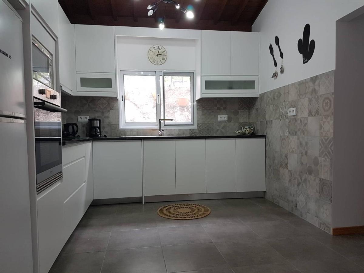 Join Our Relaxed House Near The - Mosteiros Casa vacanze